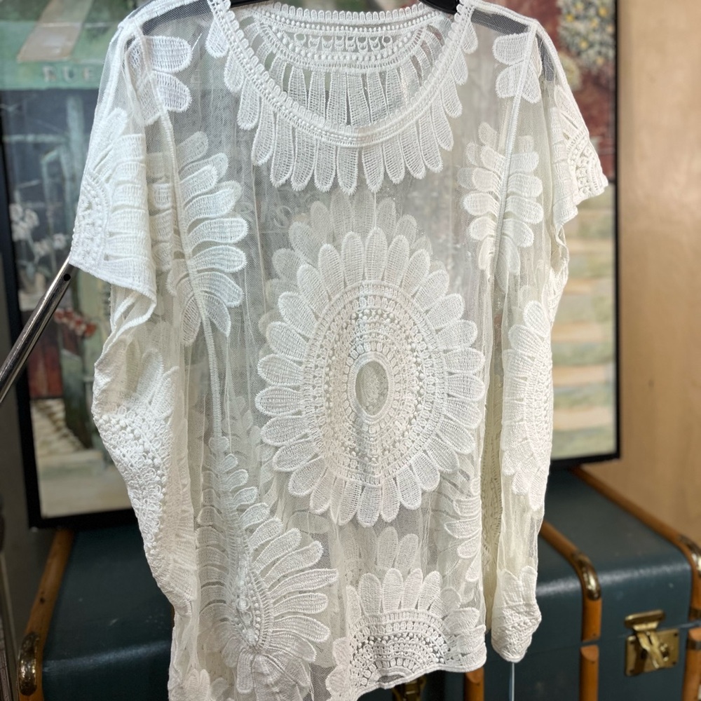 NWT:Cupshe Size L/XL Vintage Style White Top/Cover up